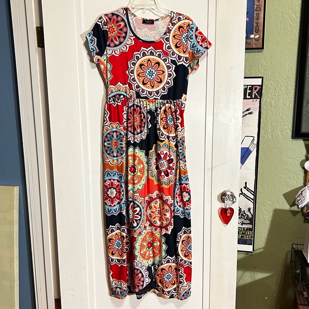 Básico Boho Medallion Short-Sleeve Maxi Dress in Multi Color